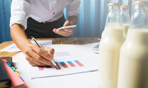 Mercado Lácteo – confira os indicadores do preço do leite para abril Mercado Lácteo - confira os indicadores do preço do leite para abril